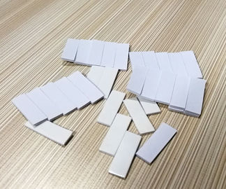 O dobro do quadrado branco tomou partido fita da espuma/almofada forte que monta a fita adesiva